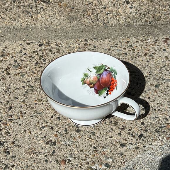 Vintage Fuit Teacup and saucer - Picture 6 of 8